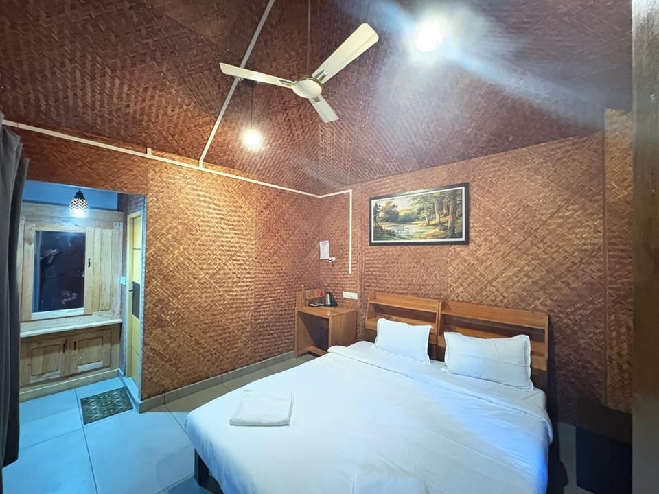 Standard Tree House, Balcony, Garden View | Desk, laptop workspace, free WiFi