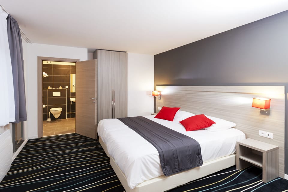 Comfort Triple Room | Desk, soundproofing, iron/ironing board, free WiFi