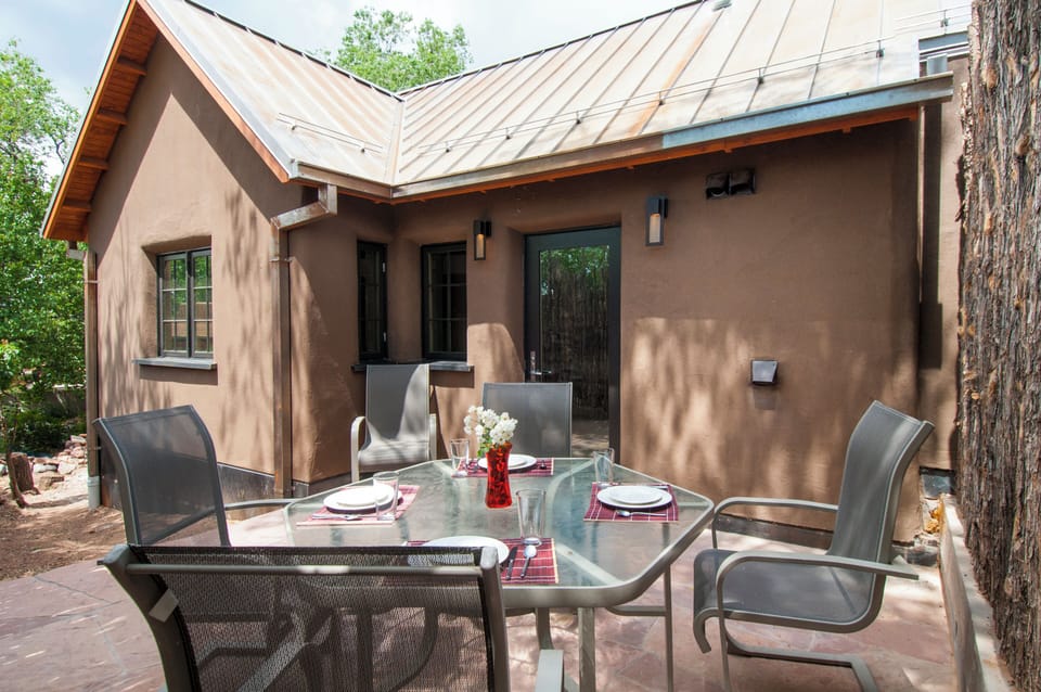 Alfresco dining in private outdoor patio