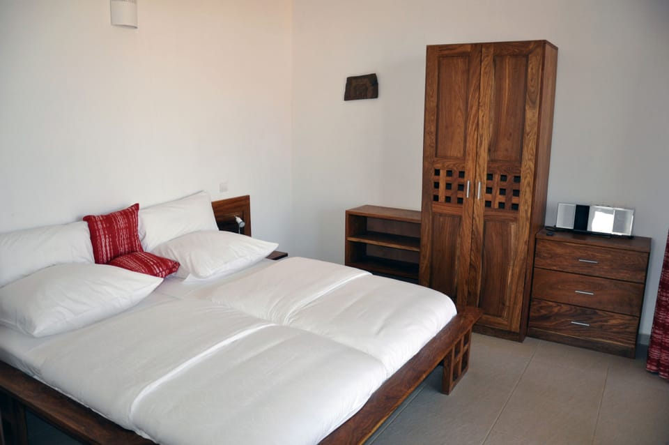 Suite | Minibar, in-room safe, desk, blackout drapes