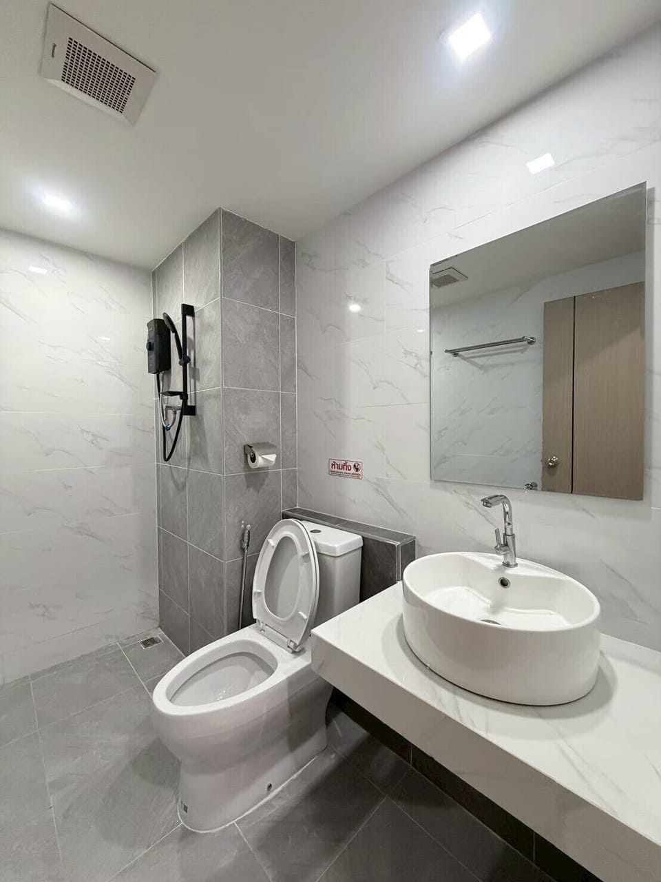 Superior Double Room Single Use, Balcony, Courtyard View | Bathroom | Shower, hair dryer, towels, soap