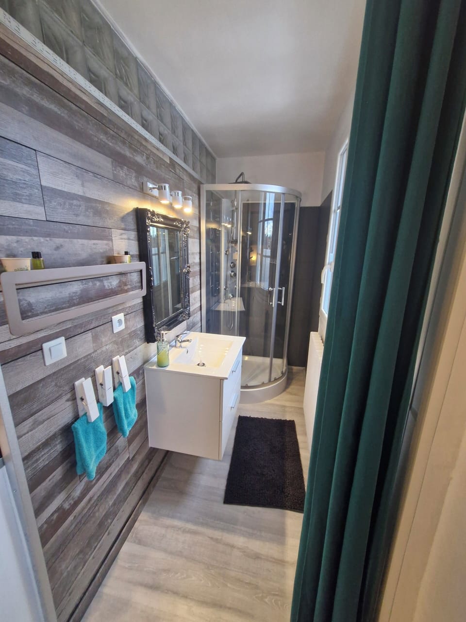 Comfort Double Room, Garden View | Bathroom | Towels