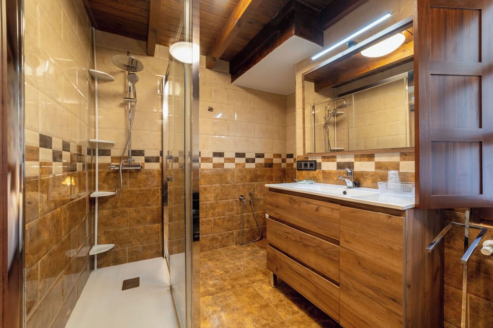 Superior Double Room, Mountain View | Bathroom