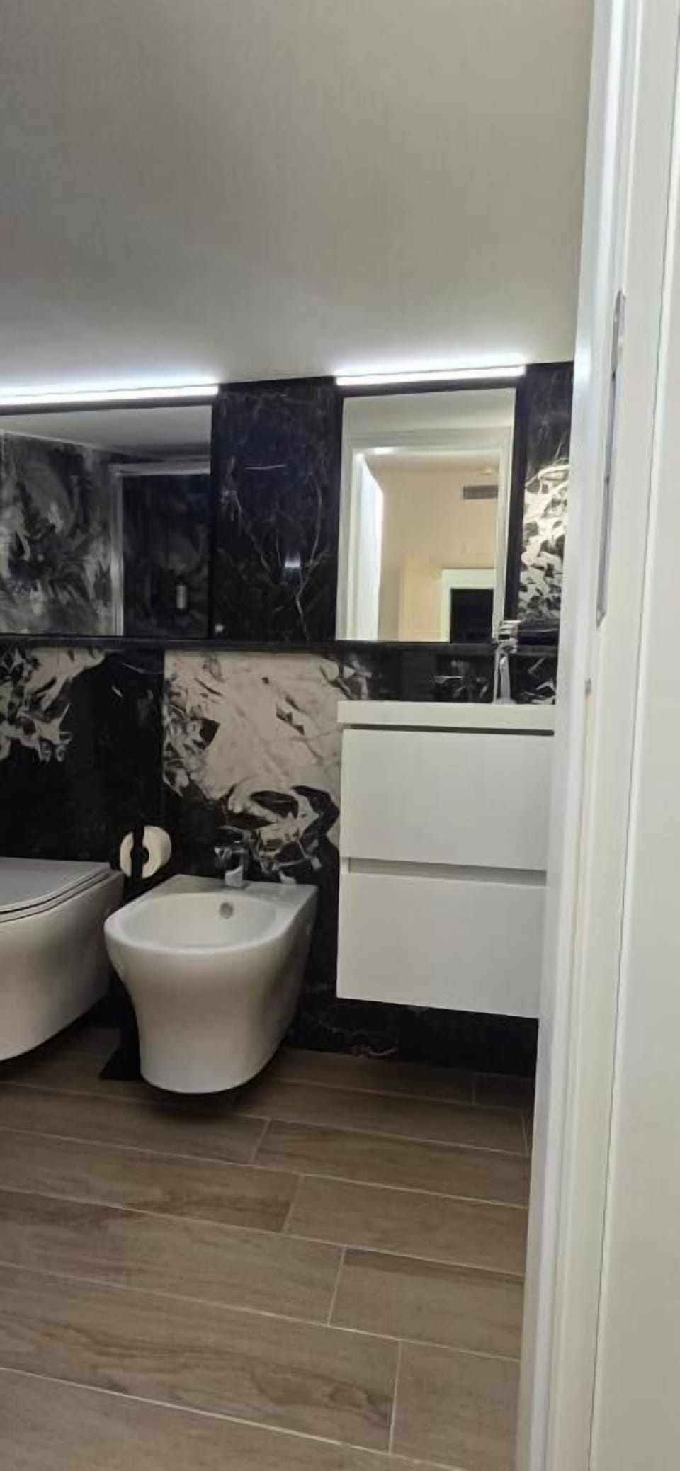 Shower, free toiletries, hair dryer, bidet
