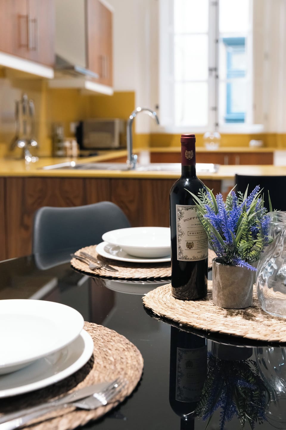 Basic Apartment | Dining