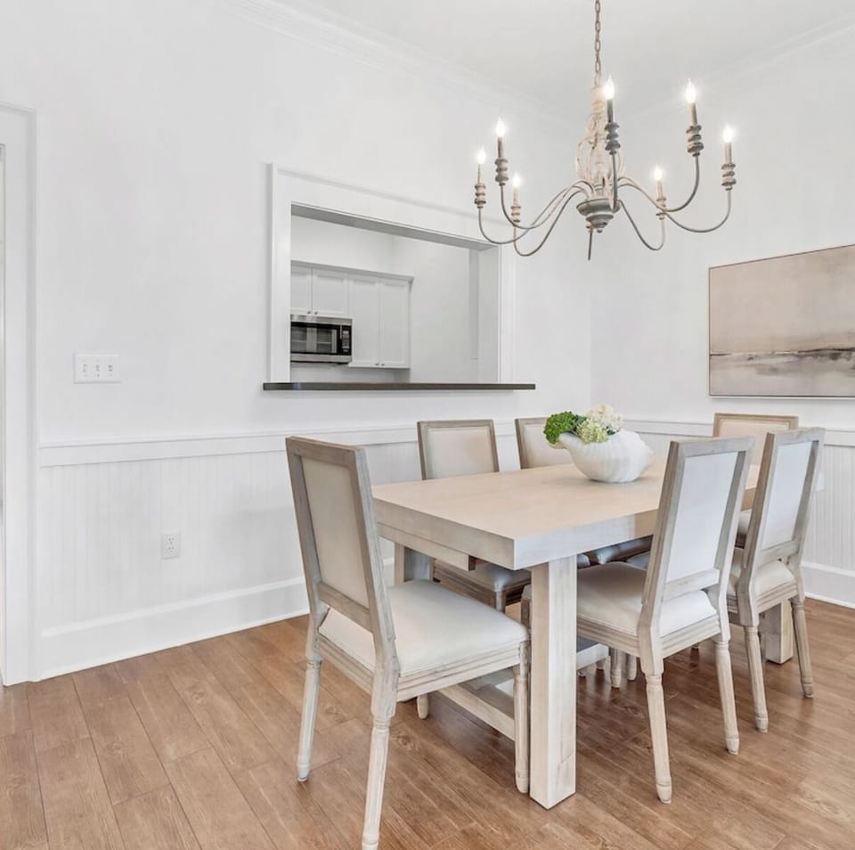 Seating for 6 in the updated dining room 