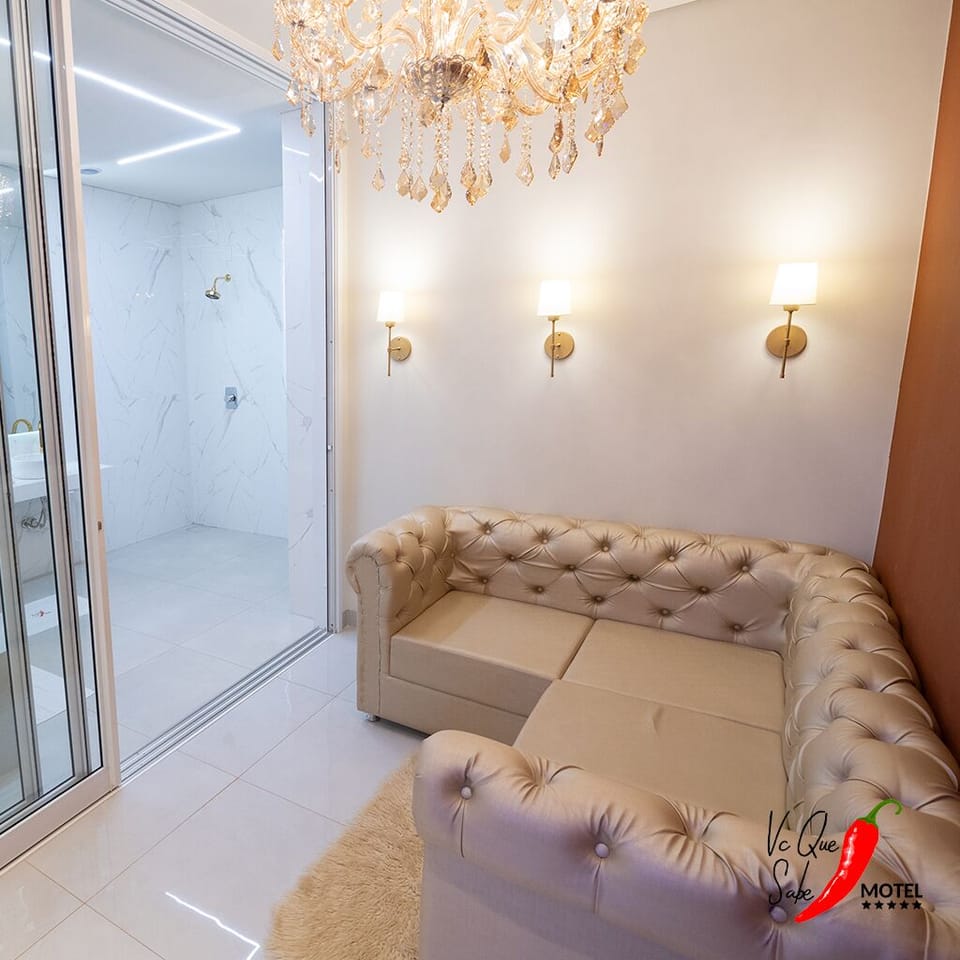Luxury Suite | Premium bedding, WiFi (free), bed sheets
