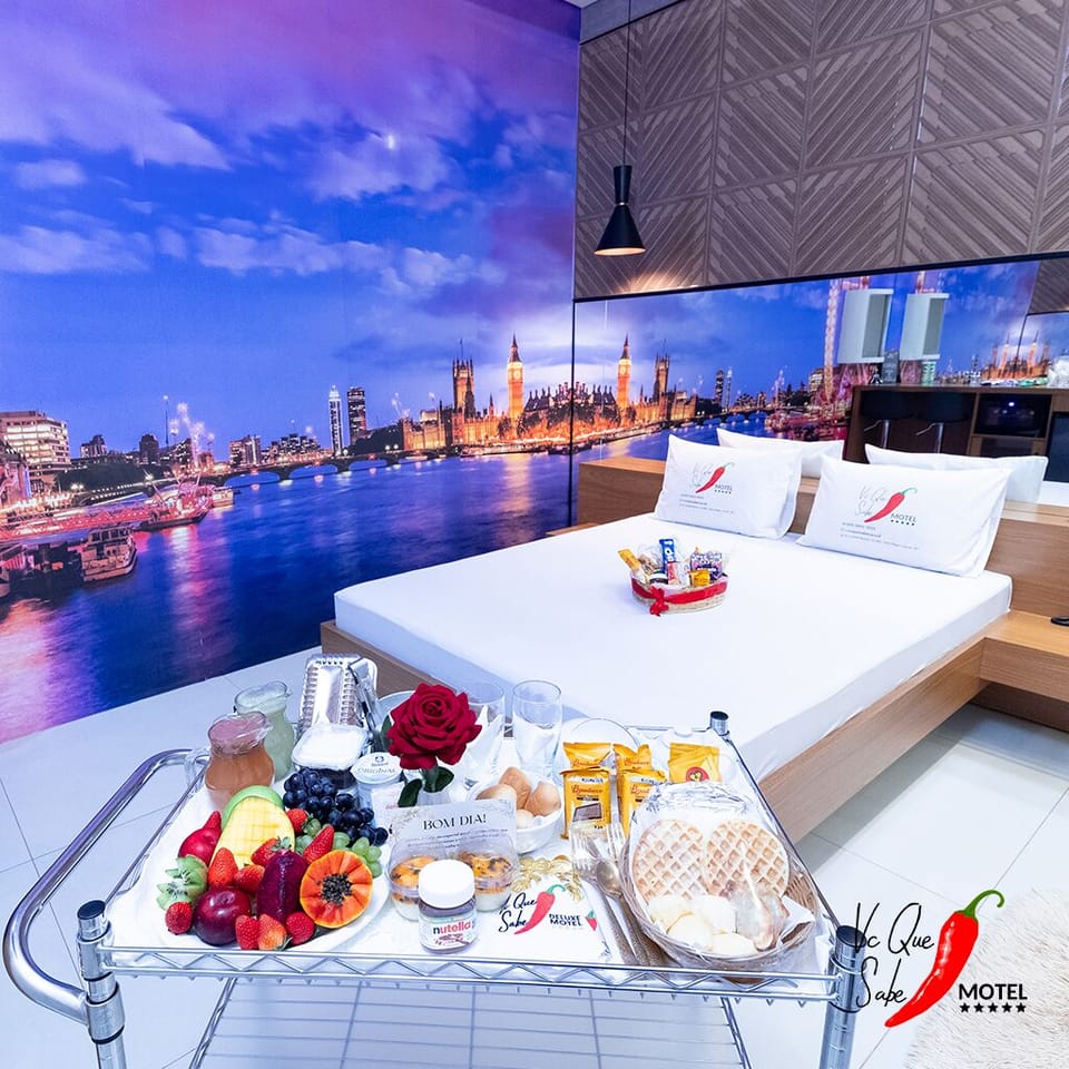 Luxury Suite, Jetted Tub | Premium bedding, WiFi (free), bed sheets