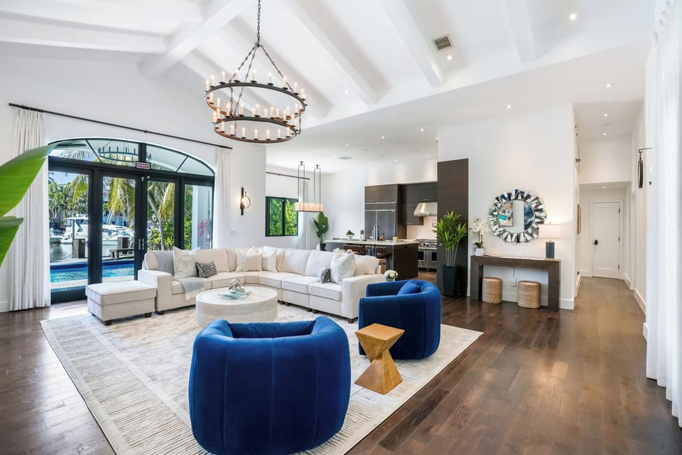 Luxury Villa, Canal View | Living area