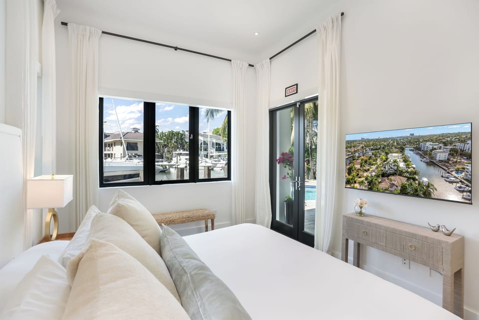 Luxury Villa, Canal View | Blackout drapes, iron/ironing board, free WiFi