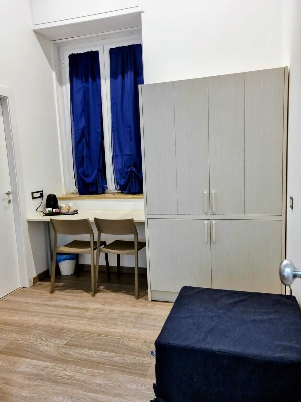 Deluxe Triple Room | In-room safe, desk, laptop workspace, soundproofing