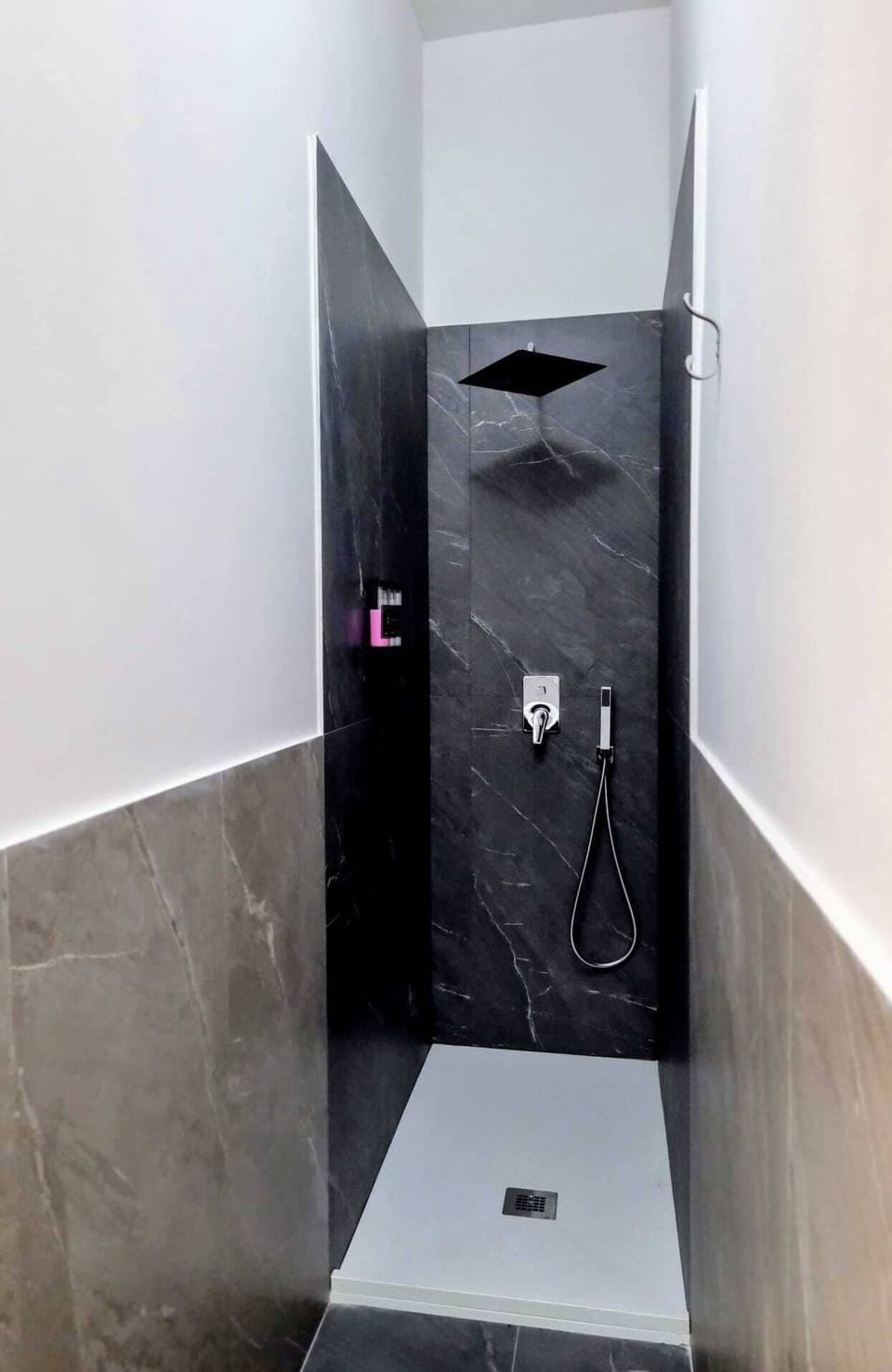 Deluxe Triple Room | Bathroom | Shower, hair dryer, towels, soap