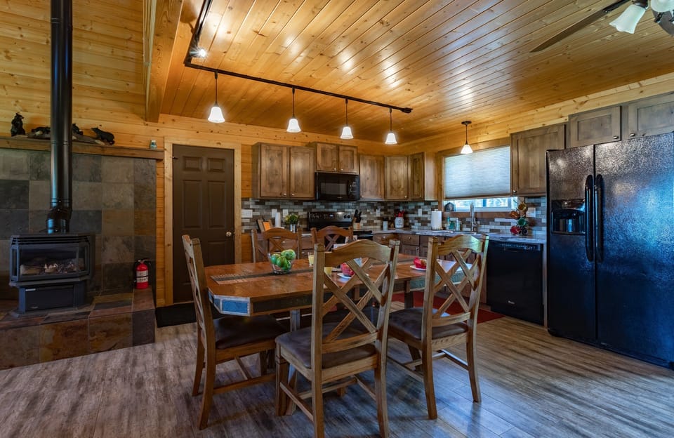 Chalet (4 Bedrooms) | Interior