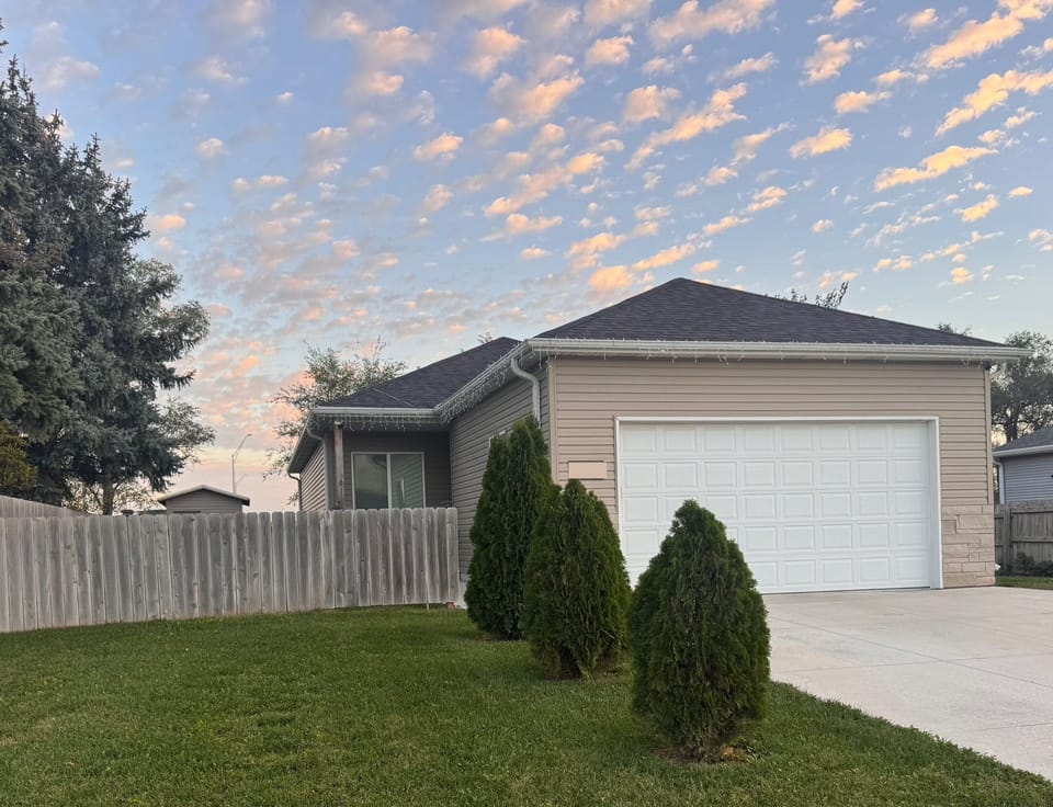 House Entry & Garage