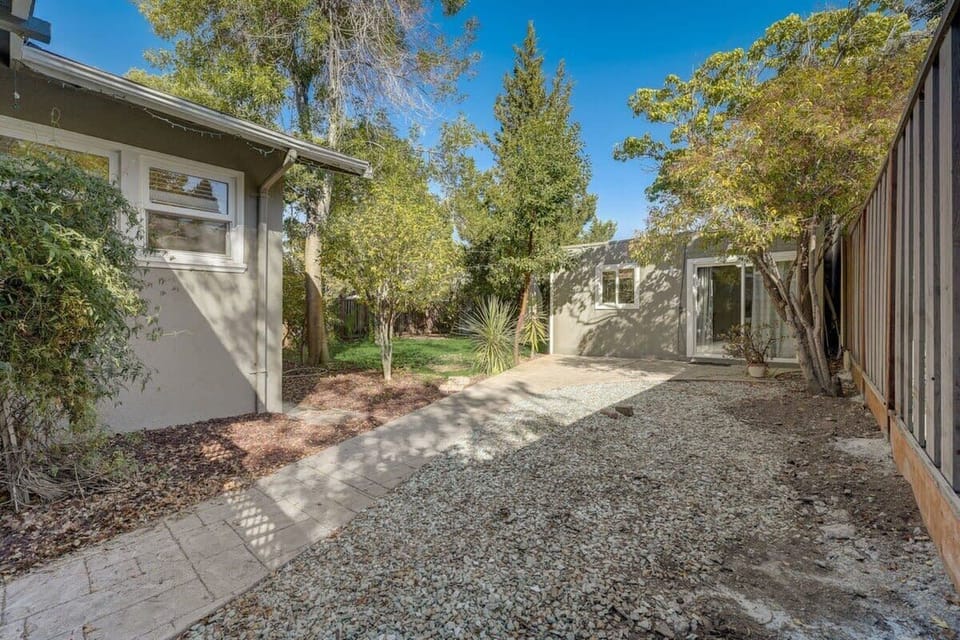 Marbella Lane -cozy 1BR Studio in Palo Alto Dwtn Cottage in Menlo Park
