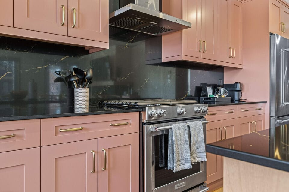 A chef’s dream! This lavish gourmet kitchen features all new stainless steel appliances and comes complete with everything you need for cooking your favourite family meals
