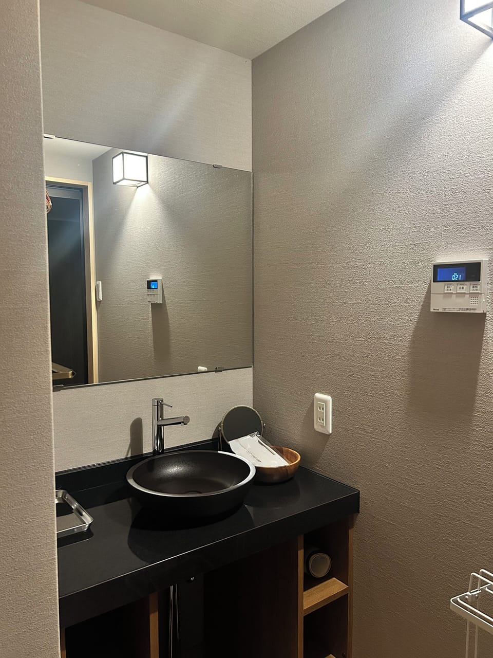 Combined shower/tub, hair dryer, towels, soap