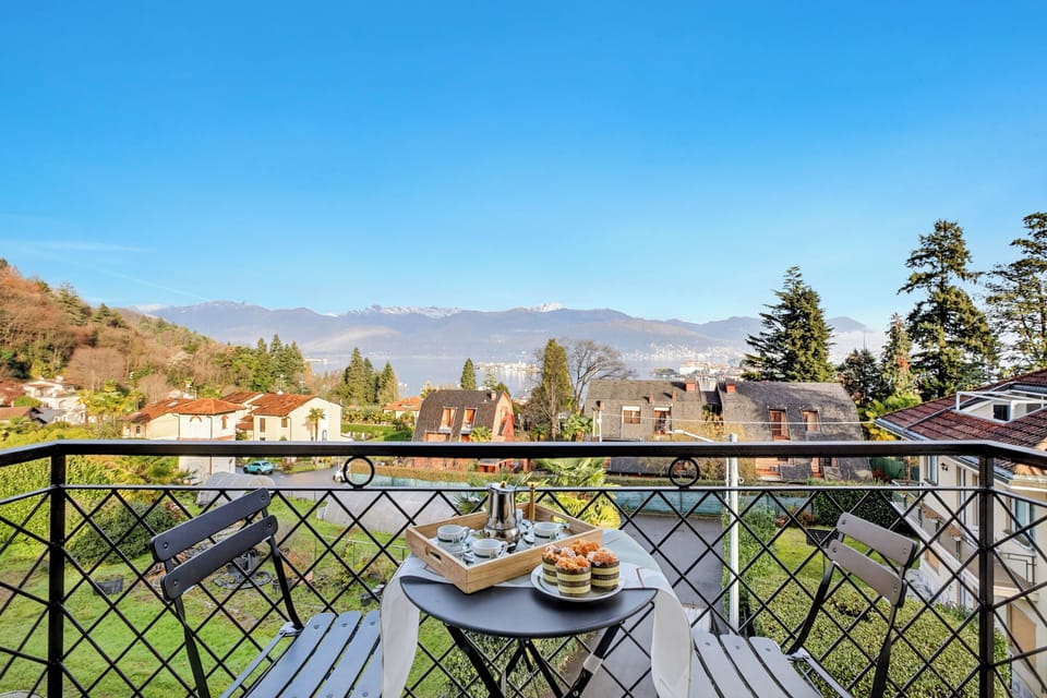Honeymoon Apartment, Multiple Bedrooms, Mountainside (La Caravella Stresa Lake View) | Outdoor dining