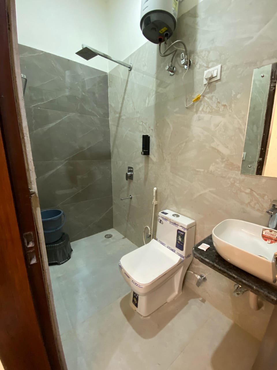 Deluxe Double or Twin Room | Bathroom | Free toiletries, towels, soap, shampoo