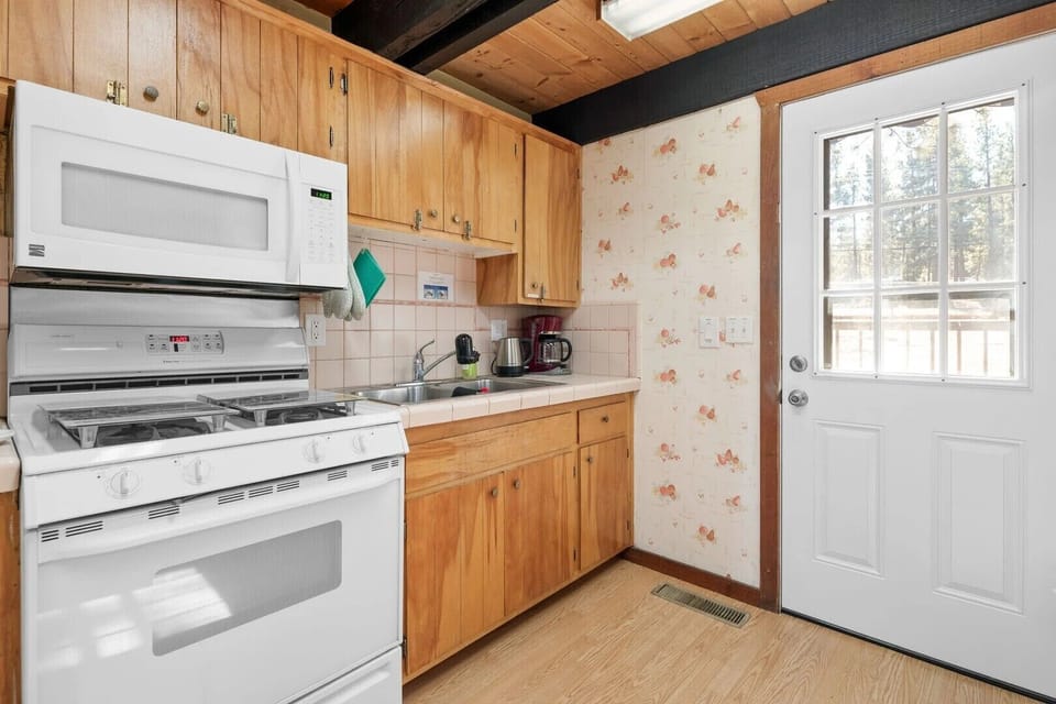 Full kitchen