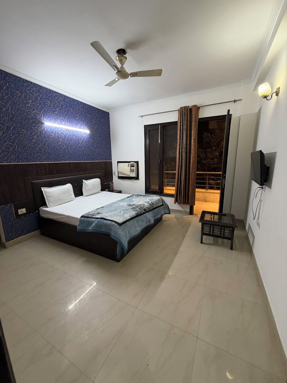 Deluxe Double Room, 1 Double Bed, Balcony, Garden View | Laptop workspace, iron/ironing board, free WiFi, bed sheets