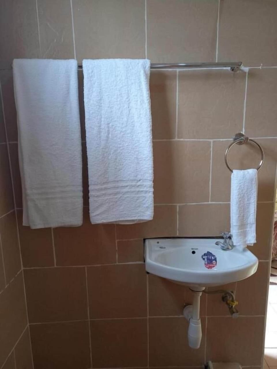 Deluxe Double Room | Bathroom | Shower, slippers, towels, soap