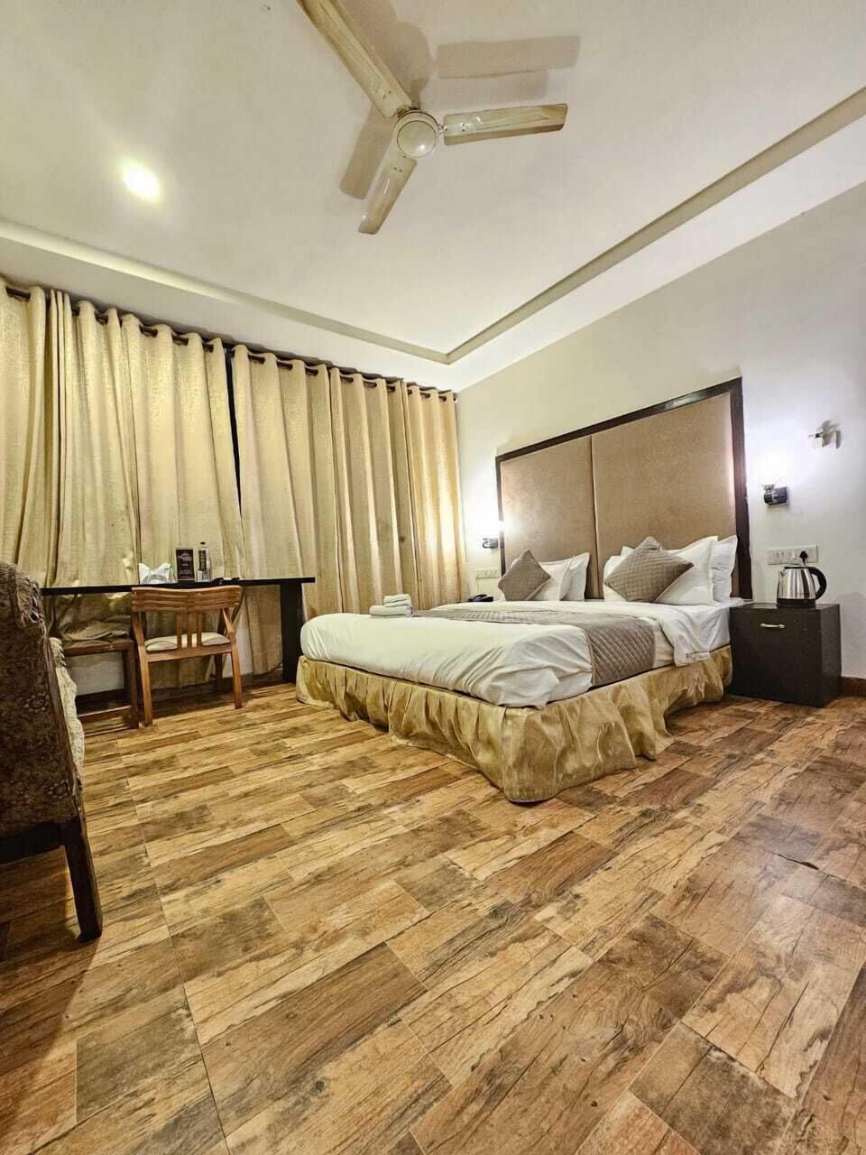 Luxury Room, Air conditioning | Rollaway beds, free WiFi, bed sheets