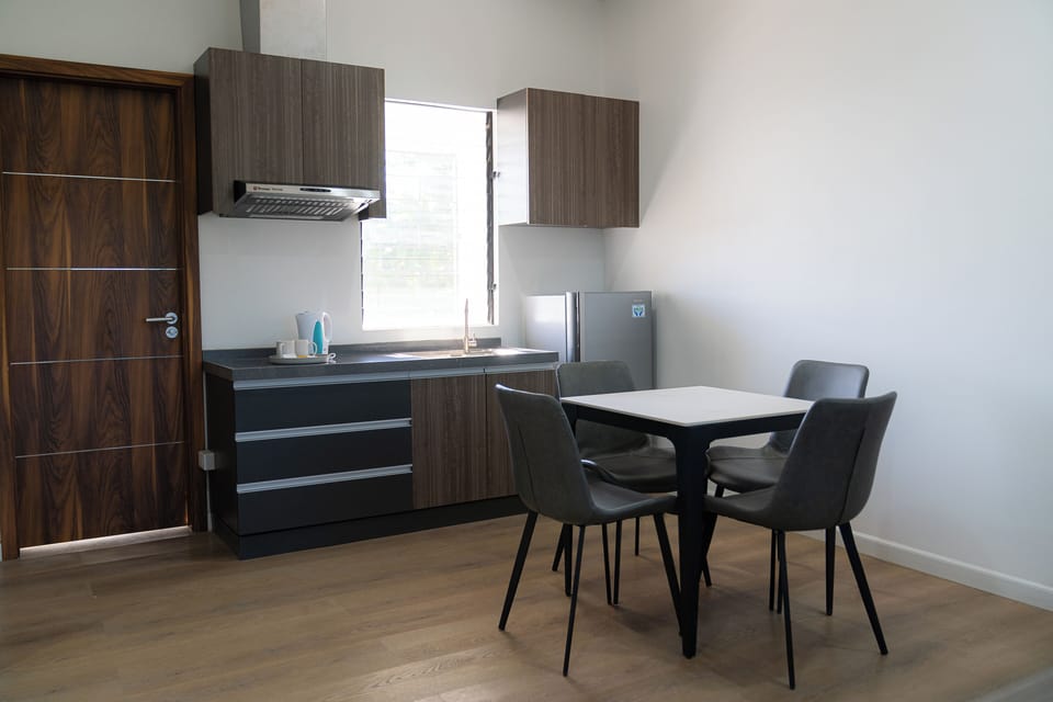 Suite, 1 Bedroom | Dining