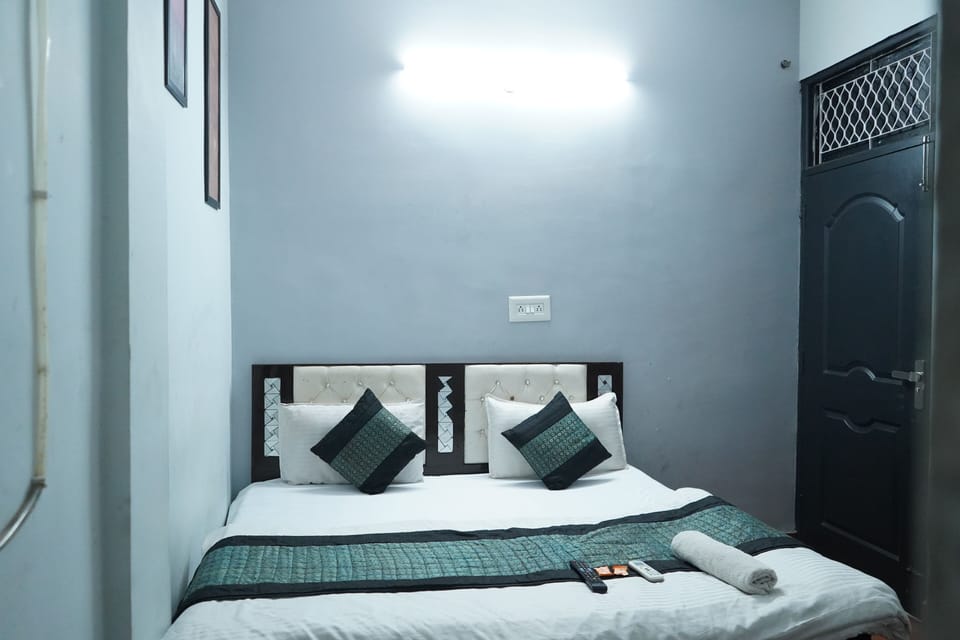 Deluxe Double Room, Balcony | Desk, free WiFi, bed sheets