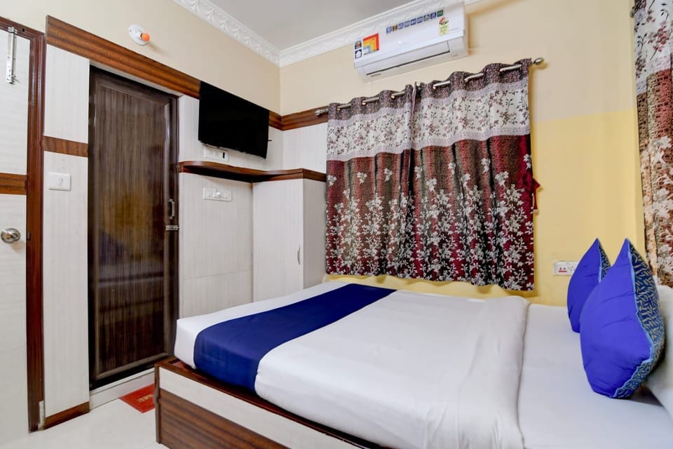 Standard Double Room | Laptop workspace, free WiFi