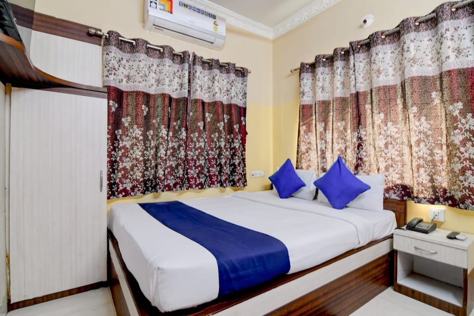 Standard Double Room | Laptop workspace, free WiFi