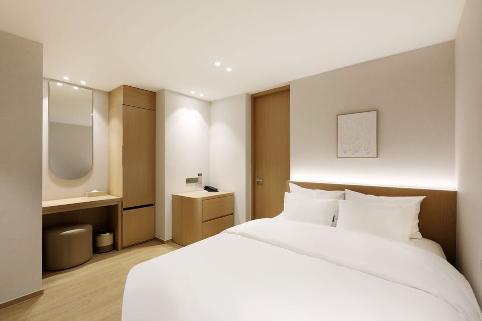 Basic Double Room, 1 Queen Bed, Non Smoking | Free WiFi, bed sheets