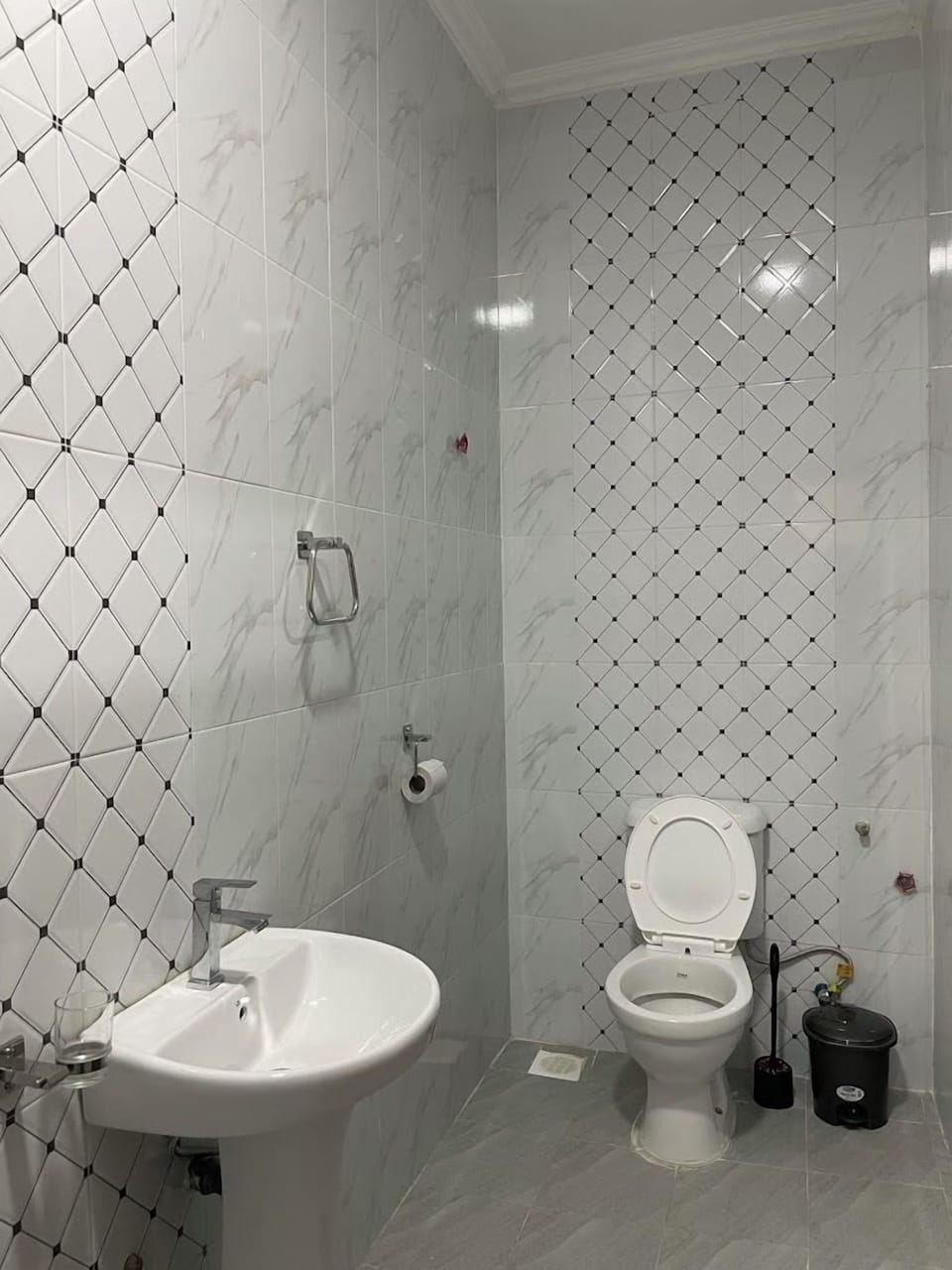 Deluxe Single Room | Bathroom | Shower, free toiletries, slippers, towels