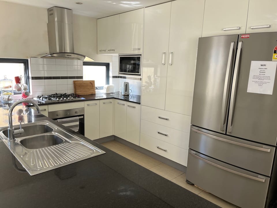 Family House, Garden View | Private kitchen | Full-size fridge, microwave, oven, stovetop
