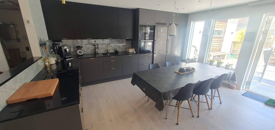 House, 3 Bedrooms, Smoking, Balcony | Dining room