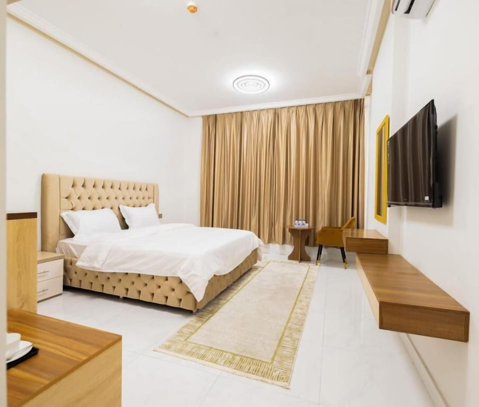 Junior Single Room, City View | Soundproofing, iron/ironing board (on request), WiFi (free)
