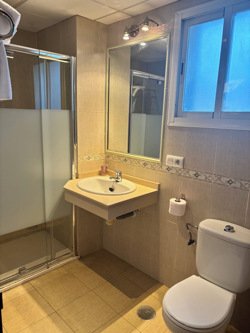 Basic Double Room | Bathroom