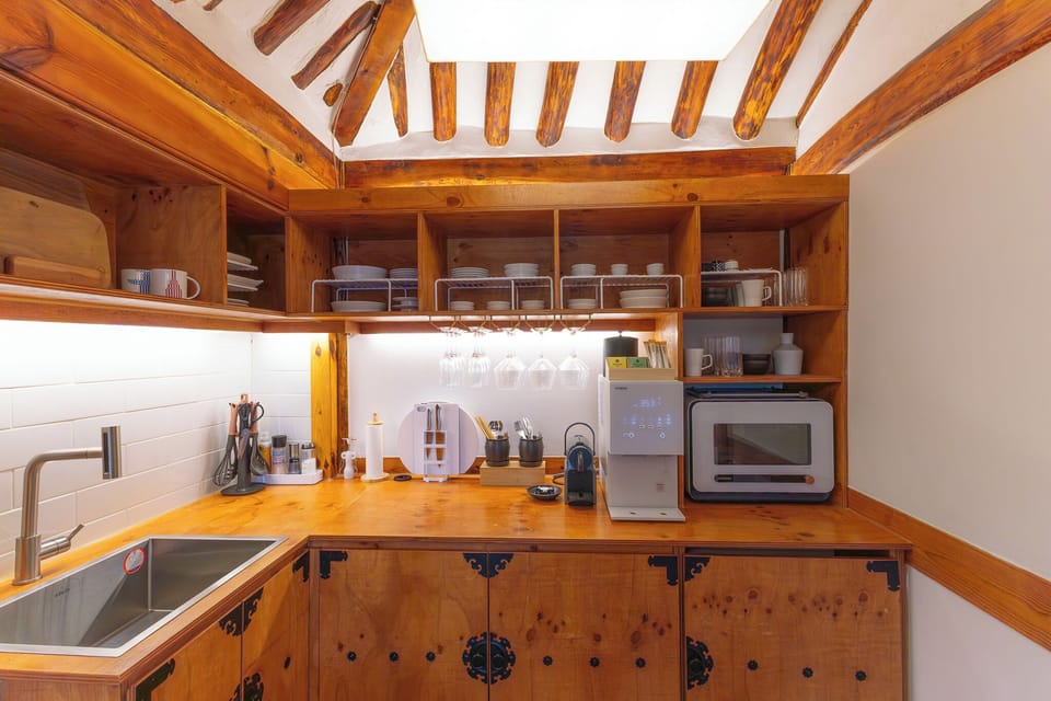 Traditional Villa, Balcony, City View | Private kitchen