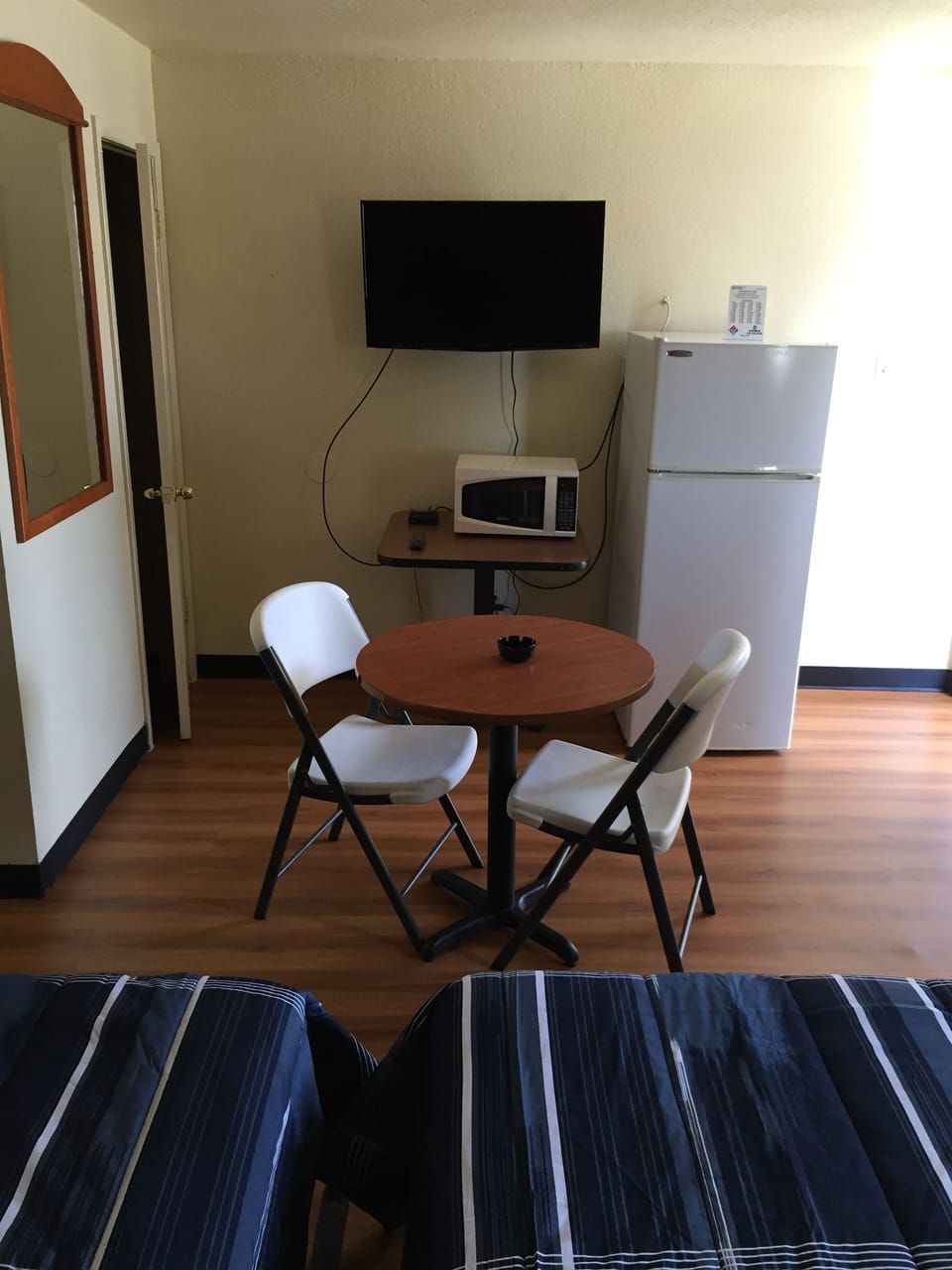 Standard Room, 2 Double Beds, Smoking | Living area | Flat-screen TV