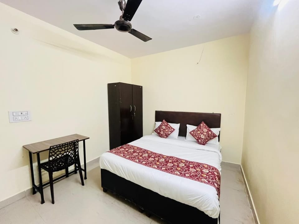 Deluxe Double Room, Balcony | Desk, free WiFi, bed sheets