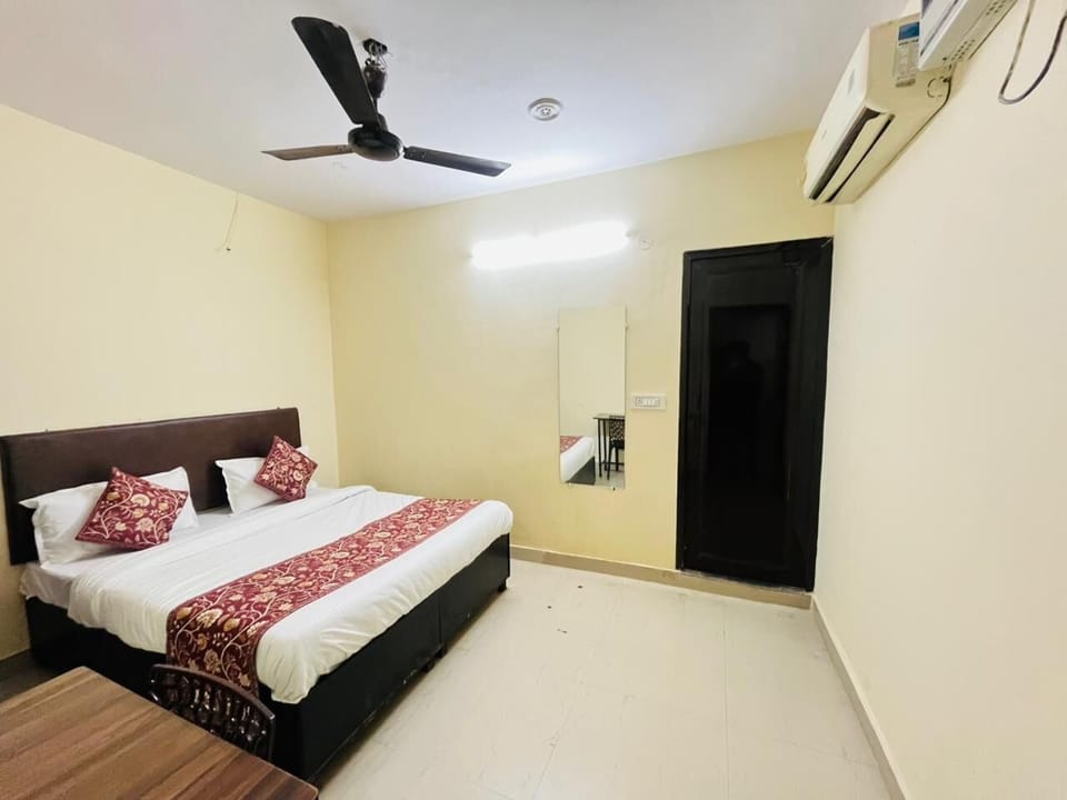 Deluxe Double Room, Balcony | Desk, free WiFi, bed sheets