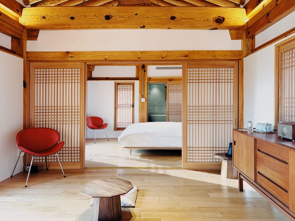 Double Room, 1 King Bed, Private Bathroom, Courtyard View | Free WiFi
