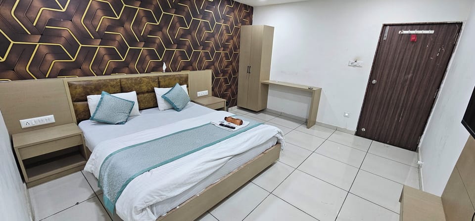 Deluxe Double Room, City View | Laptop workspace, iron/ironing board, free WiFi