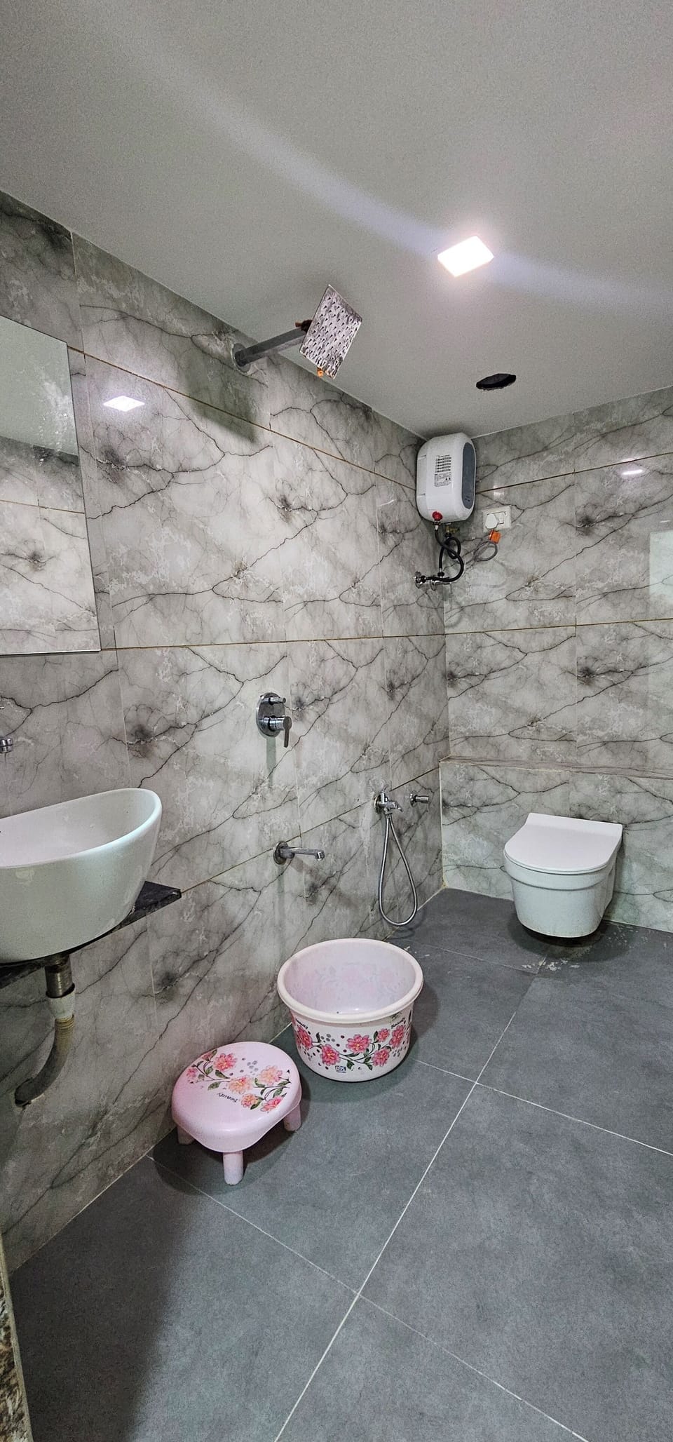 Deluxe Double Room, City View | Bathroom | Shower, free toiletries, slippers, towels