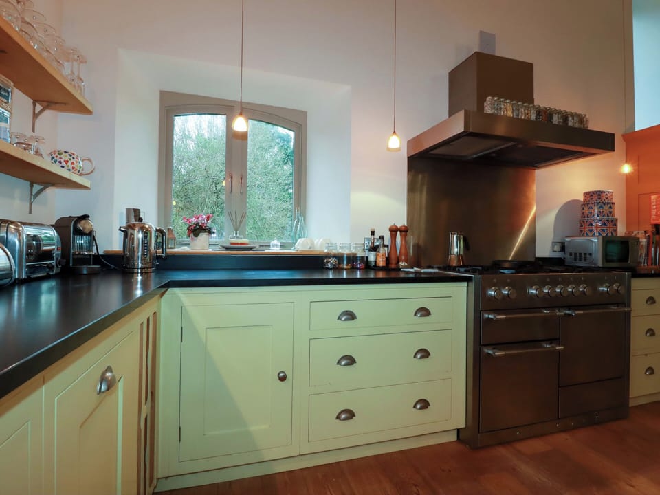 Cookware/dishes/utensils