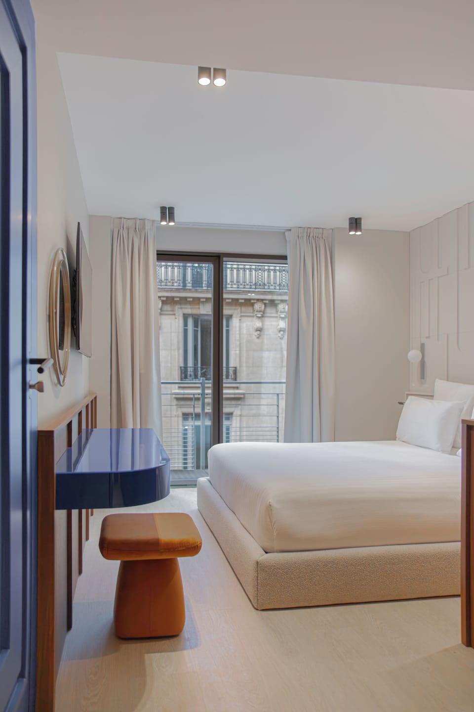 In-room safe, WiFi (free)