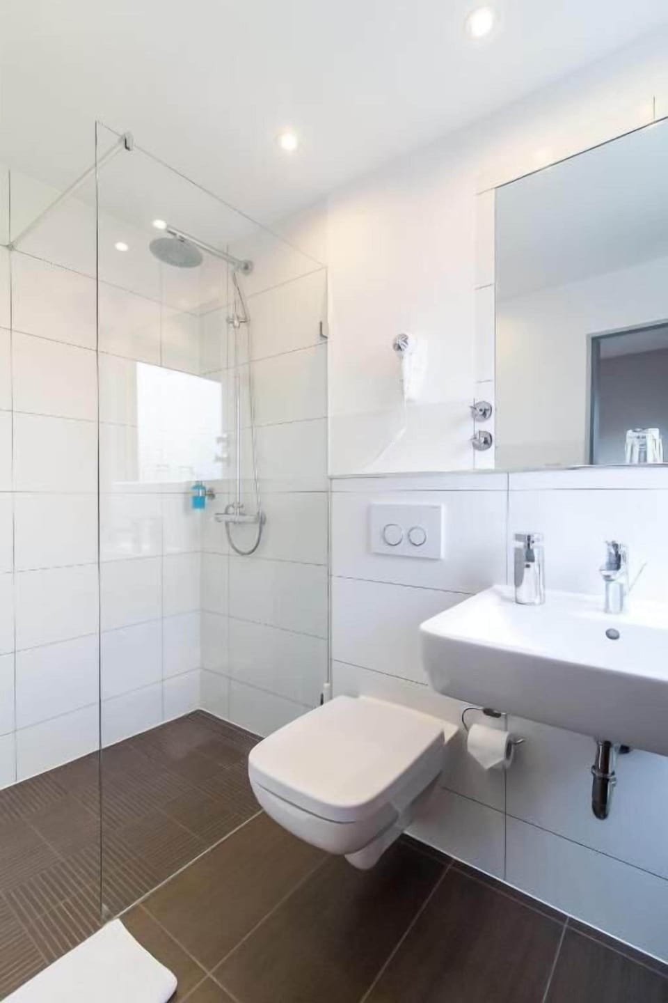 Economy Single Room | Bathroom | Shower, hair dryer, towels, soap
