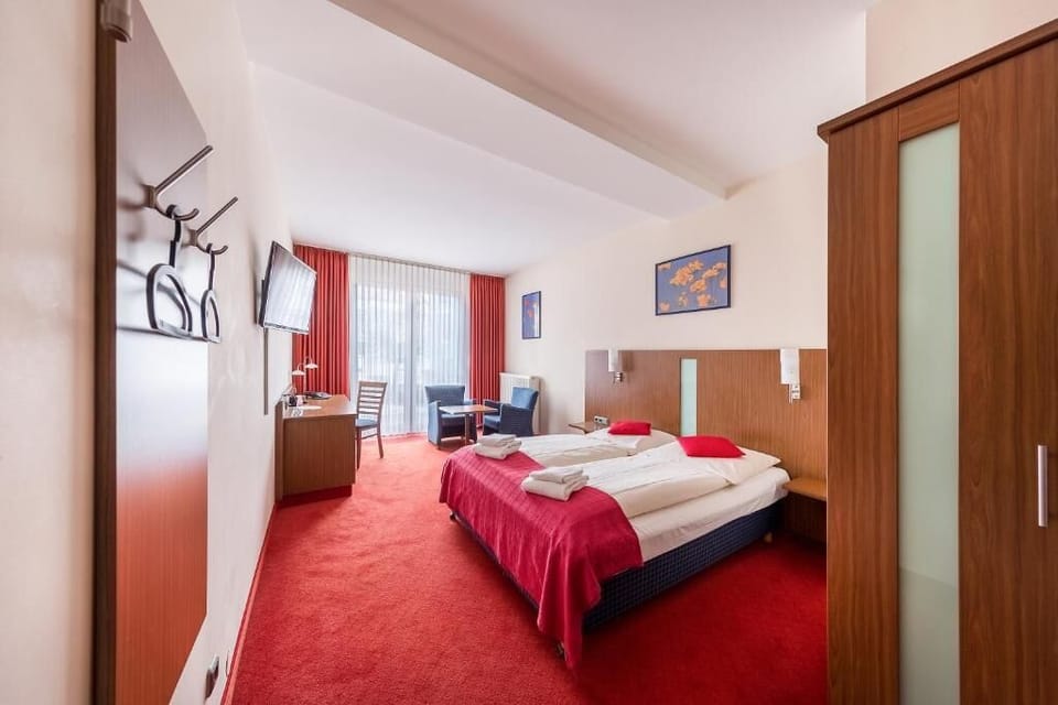 Triple Room | In-room safe, free WiFi