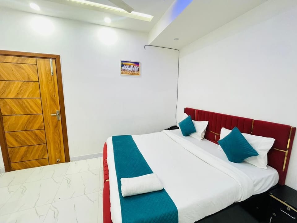 Deluxe Double Room, Balcony | Desk, free WiFi, bed sheets