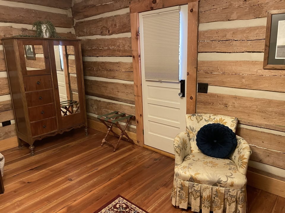 Standard Room, Ensuite (The Parlor Room) | Free WiFi, bed sheets